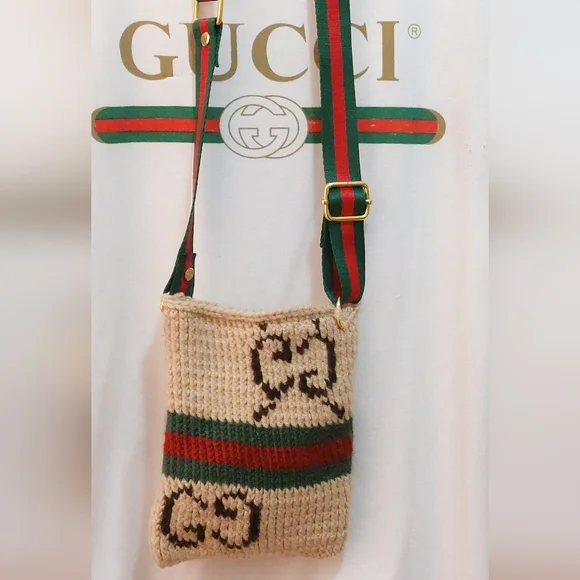 NEW Gucci Beige Knit Phone Case With Green/Red Striped Strap + GG Web Design - Picture 3 of 7